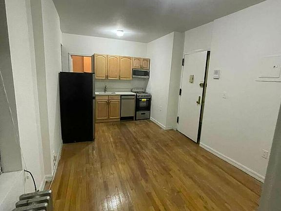 3rd image of 316 E 49th St #C2