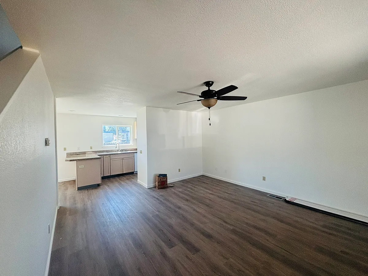 Building Photo - Live Oak Dr