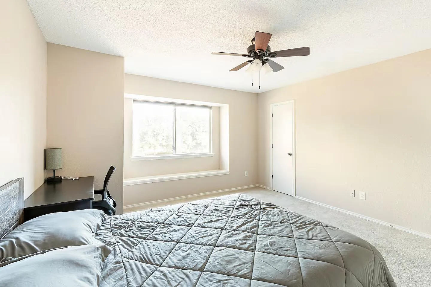 3 bed, 1.5 bath, 2894 sqft, $1,018 — Photo 2