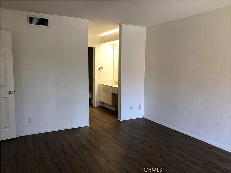 25951 Orbita — Photo 26