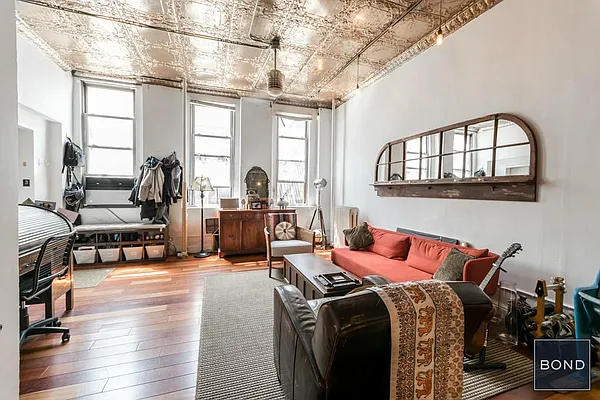 Rented by Bond New York | media 28