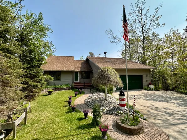 12039 Mackinaw Straits Dr, Cheboygan, MI 49721