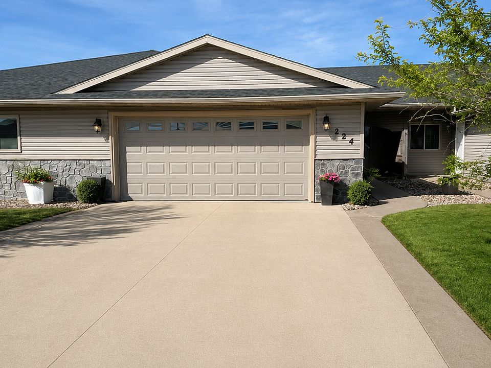 1st image of 224 25th St SE