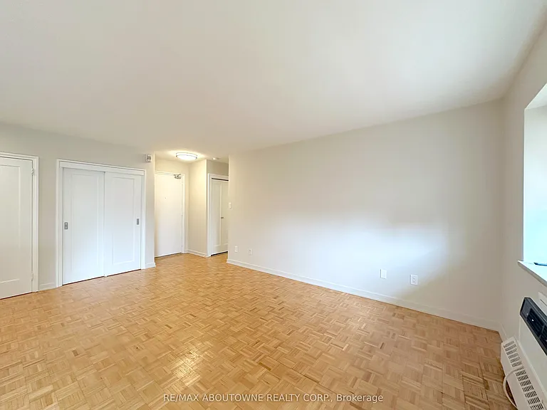 135 Allan St #306 — Photo 4