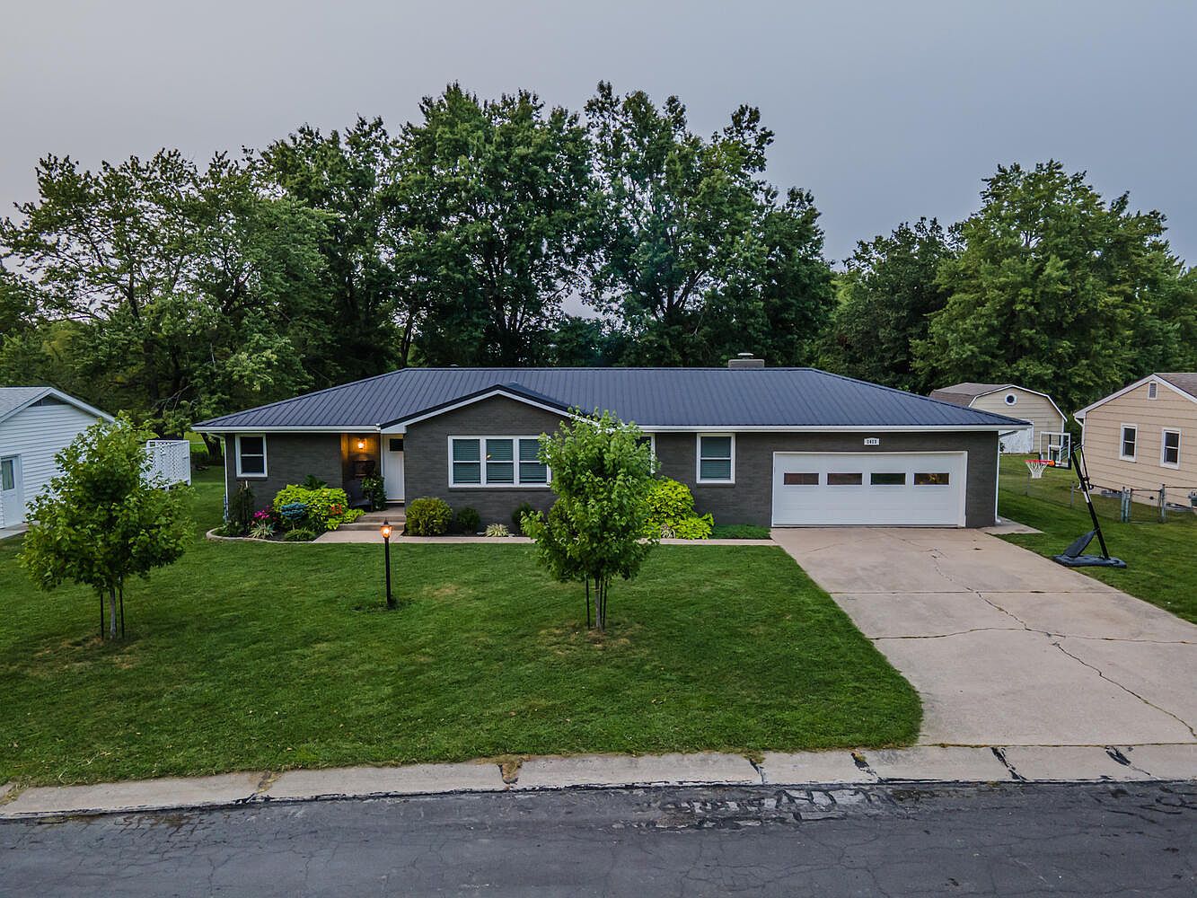 1413 Hulen Dr Moberly Mo Zillow