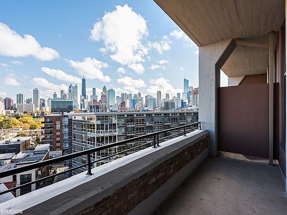 4th image of 900 N Kingsbury St APT 772