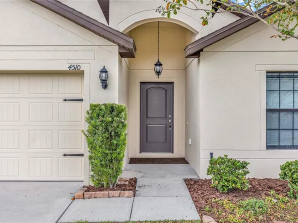 4510 Barbuda Dr, Tavares, FL 32778