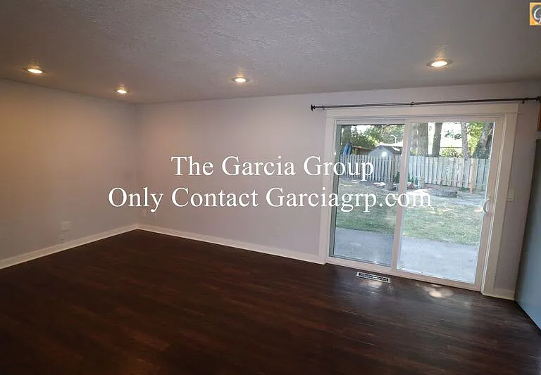 1102 NE Kathryn St — Photo 16