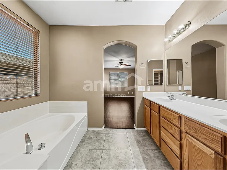 2150 E Bellerive Pl — Photo 11