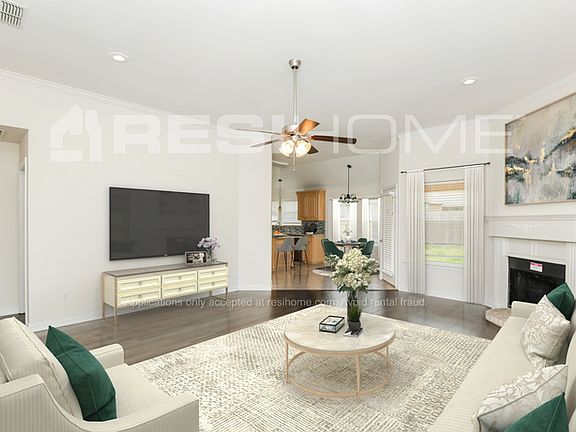 4th image of 1410 Hyde Park Blvd