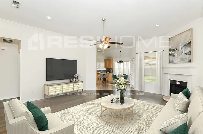 1410 Hyde Park Blvd — Photo 4
