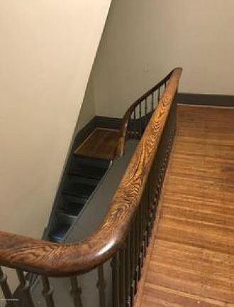 Landing to apartment
