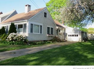 4 Uncas Trl, Old Saybrook, CT 06475