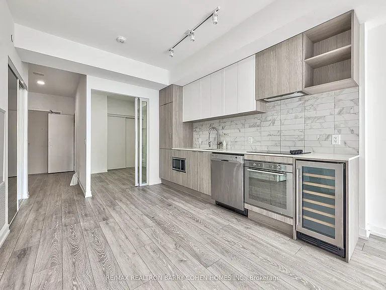 2020 Bathurst St #339 — Photo 16