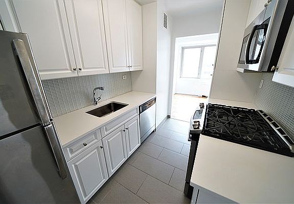 5th image of 444 E 82nd St APT 15C
