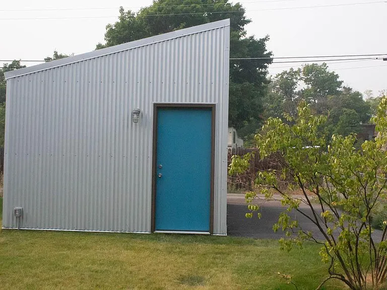 Single car detached garage.