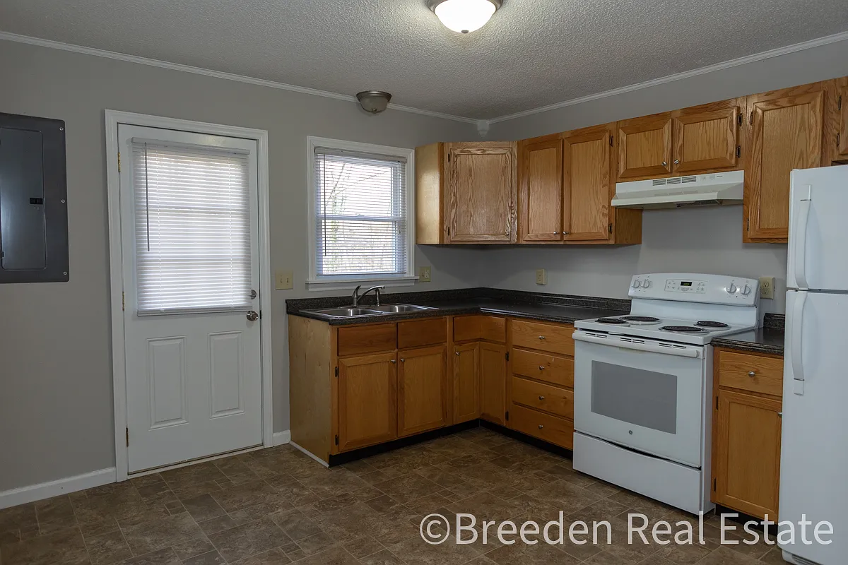 072-01: 1466 Kennedy Drive - F — Photo 3