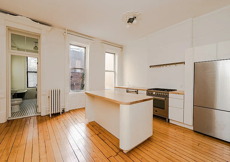 254 Vernon Ave #2 — Photo 1