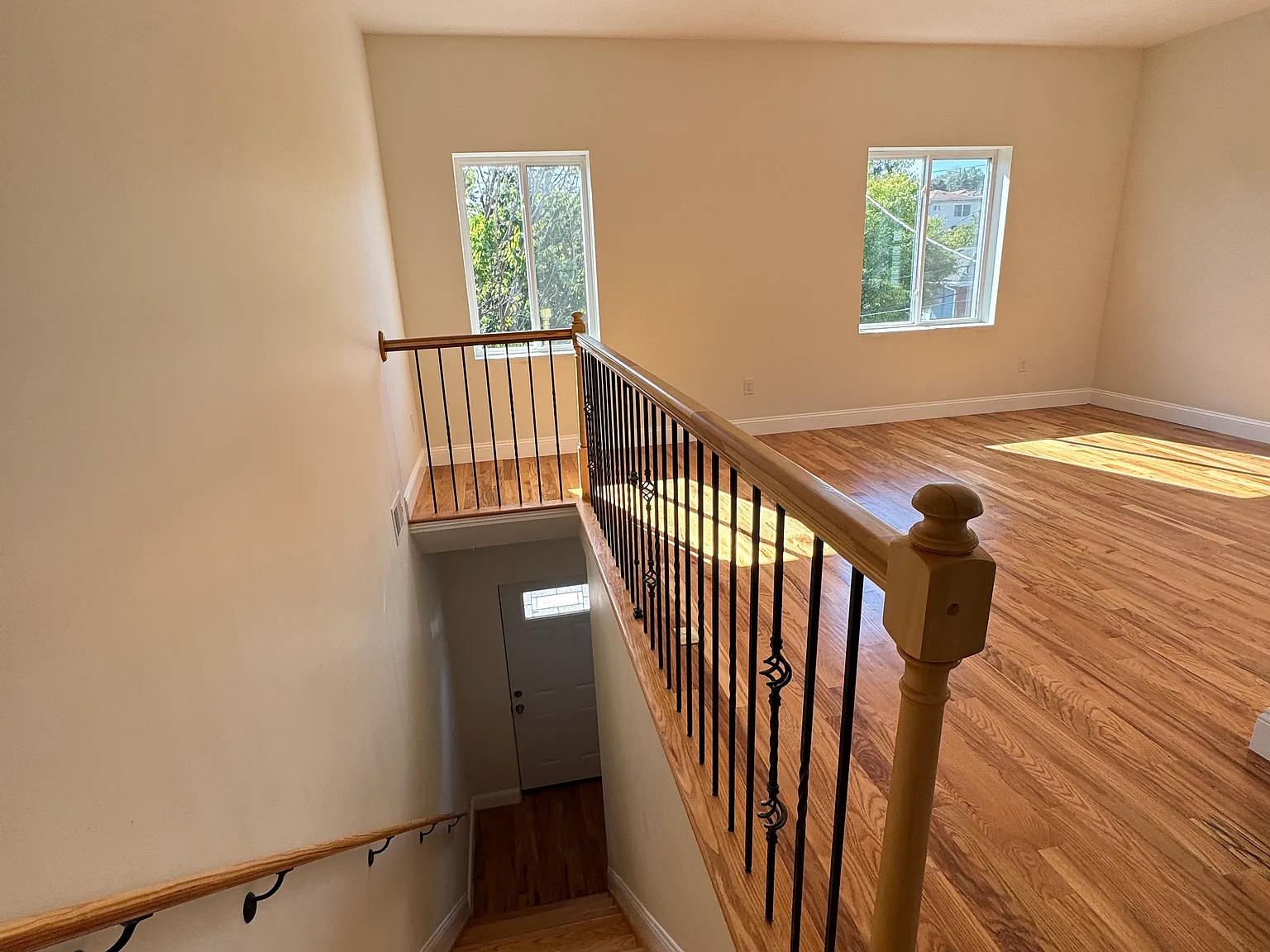 3 bed, 900 sqft, $3,500 — Photo 3