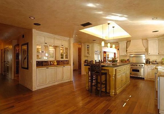 Gourmet Kitchen with Quality Amentities