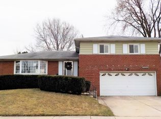 916 Park Dr, Melrose Park, IL 60160
