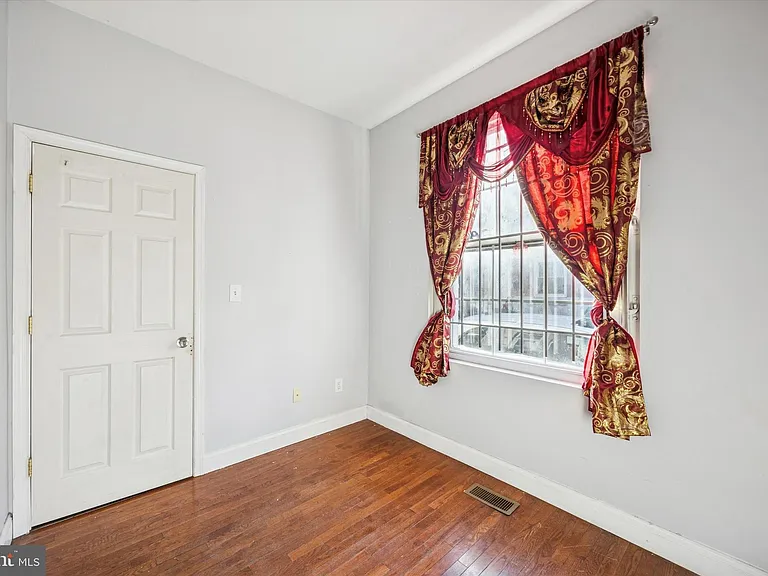 1625 Edgley St — Photo 13