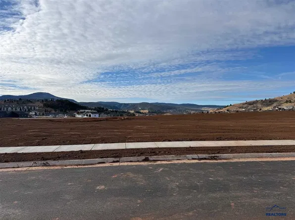 2555 SW Eetclover Cir, Spearfish, SD 57783