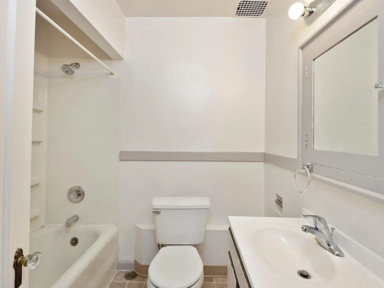 Victor Apartments — Photo 11