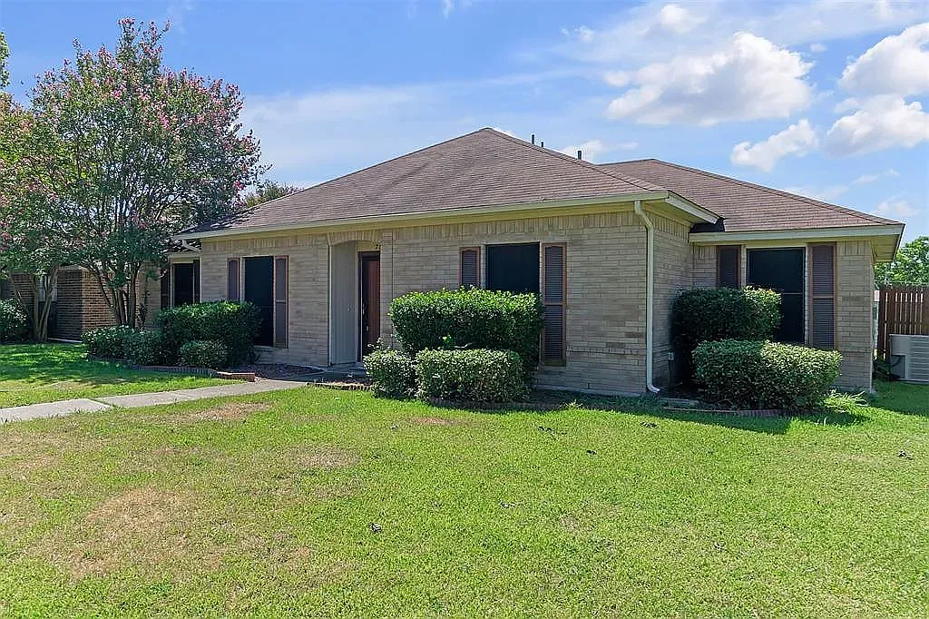 3 bed, 1361 sqft, $2,000 — Photo 1