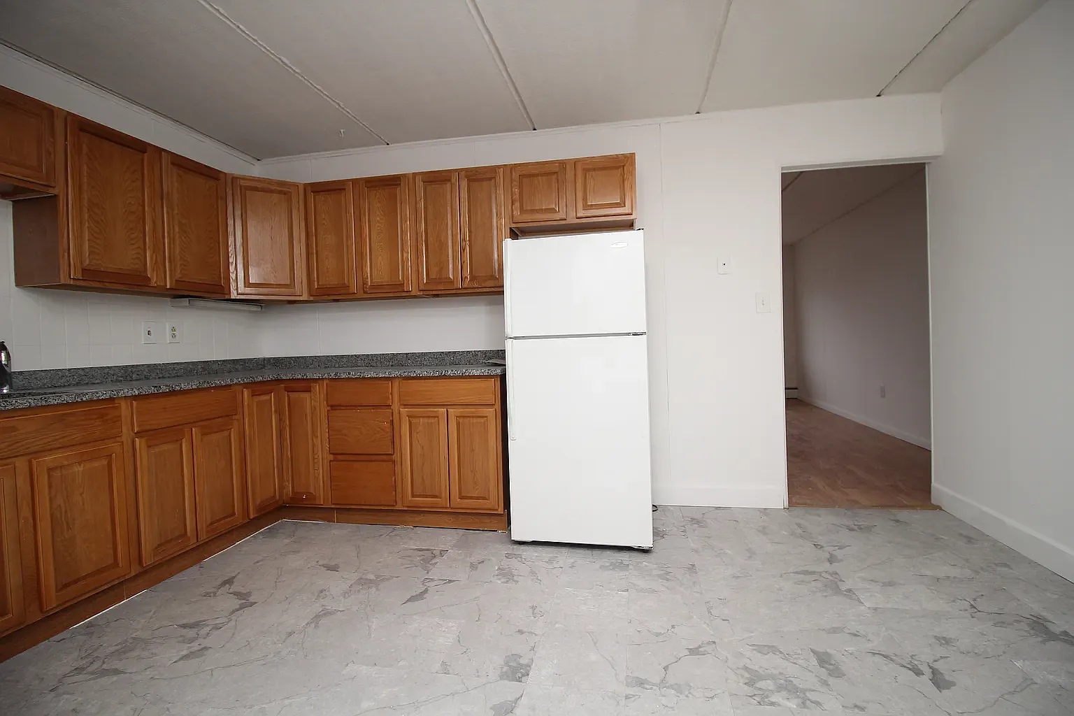 1 bed, 800 sqft, $1,100 — Photo 3