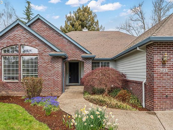 5th image of 731 NE Cambrey Ct