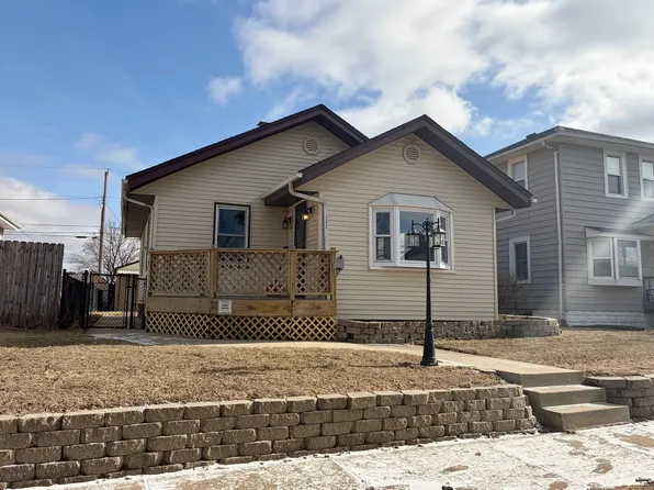 742 26th St, East Moline, IL 61244