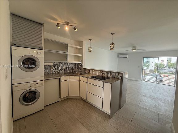 3rd image of 1441 Lincoln Rd APT 317