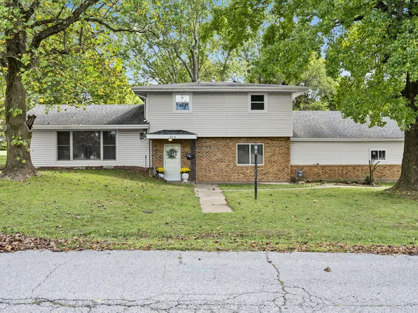 1304 S Rinker Avenue, Aurora, MO 65605
