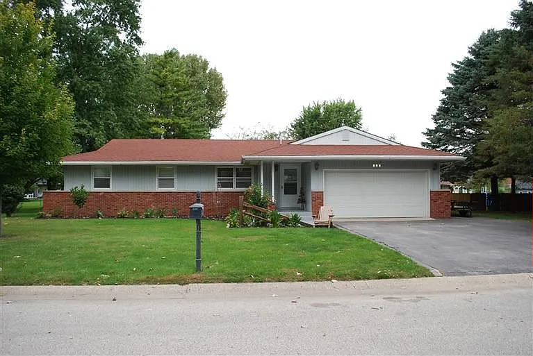 904 E Stewart Dr photo 1