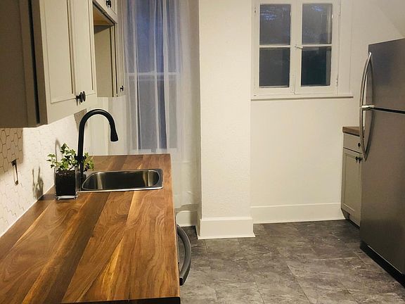 2nd image of 587 Clarke Dr #1/2