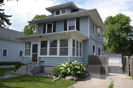 1st image of 704 7th Ave N