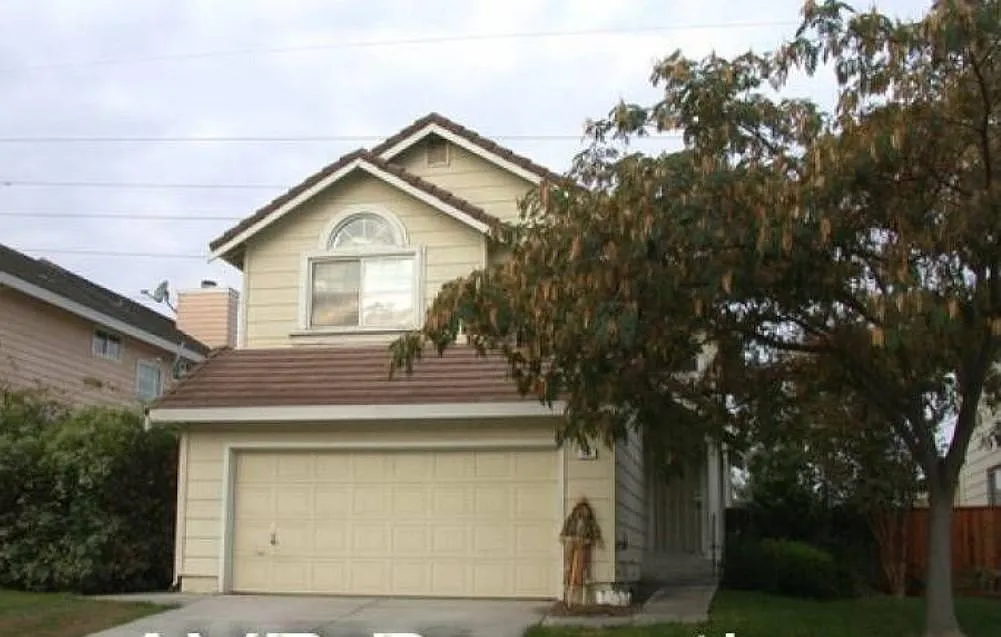 928 Bellflower St photo 1