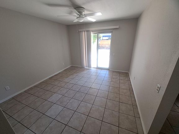2nd image of 10424 Ashwood Dr #10424