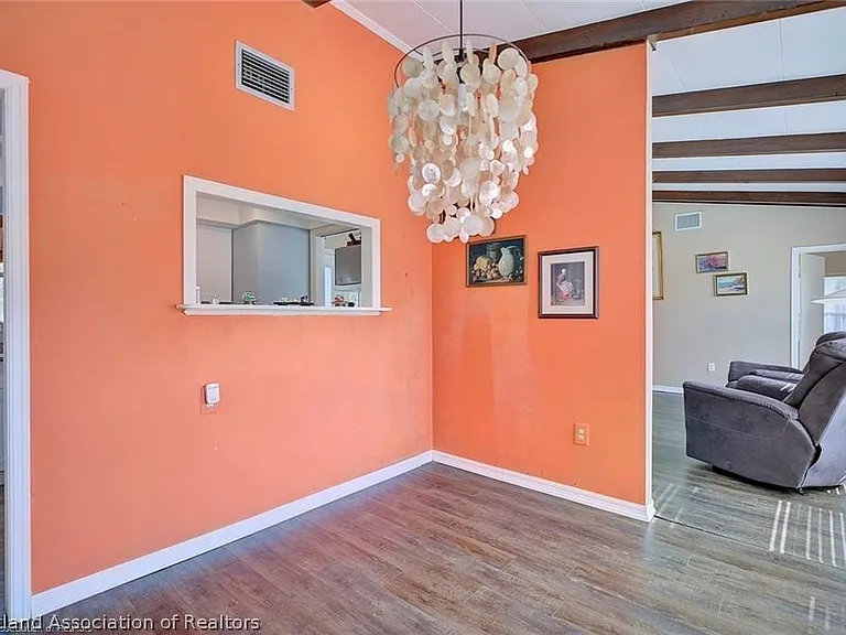 136 Ida Ave — Photo 6