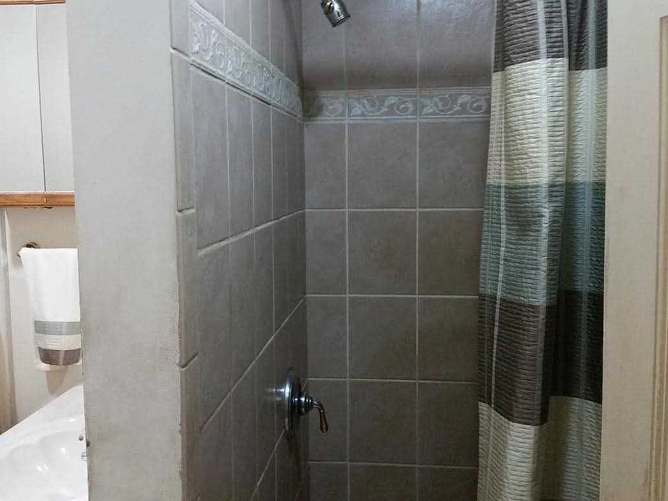 2nd image of 1122 E 92nd St