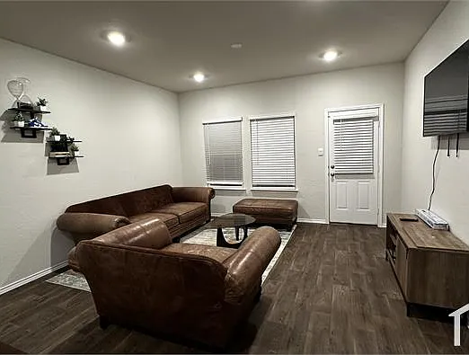 4 bed, $2,700 — Photo 3