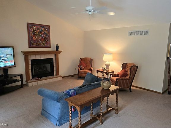 4th image of 295 Oak Grove Ln