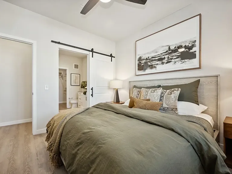 Longbow Luxury Apartments — Photo 45