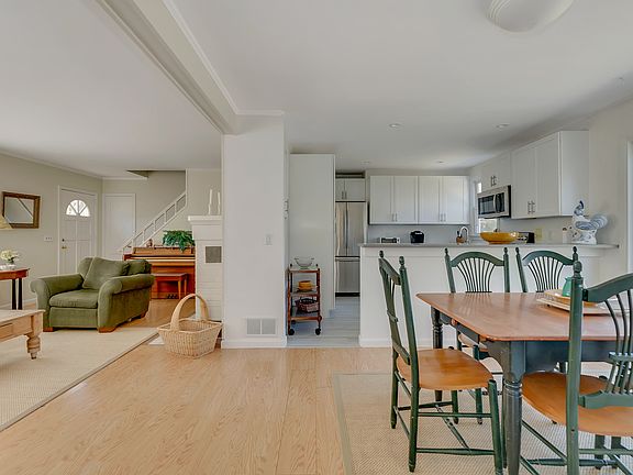 3rd image of 104 Griffing Ave