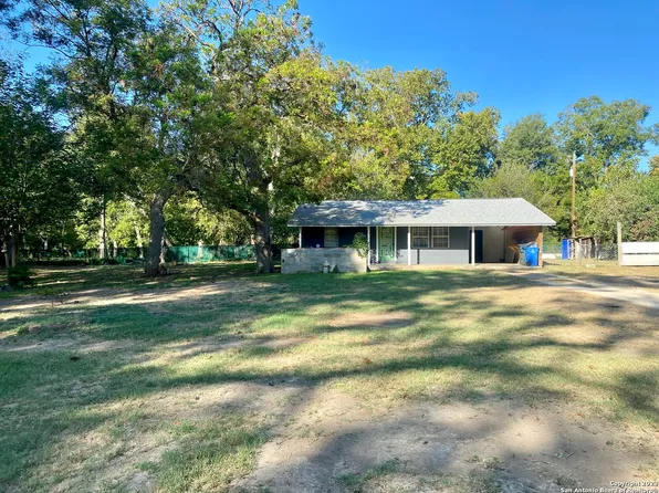 351 GUADALUPE RIVER DR, Seguin, TX 78155