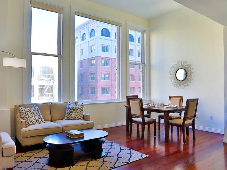 The Blackstone Luxury Apartments — Photo 8