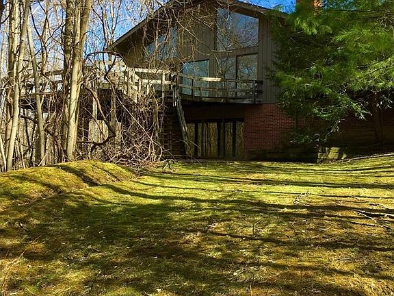 2nd image of 320 Woodridge