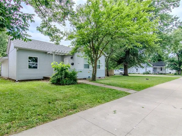 906 E 4th St, Sedalia, MO 65301