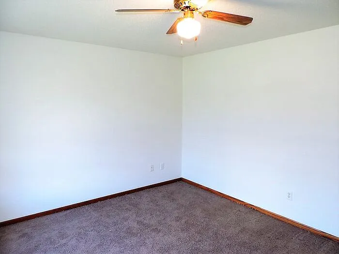 530 Iris Ave — Photo 9